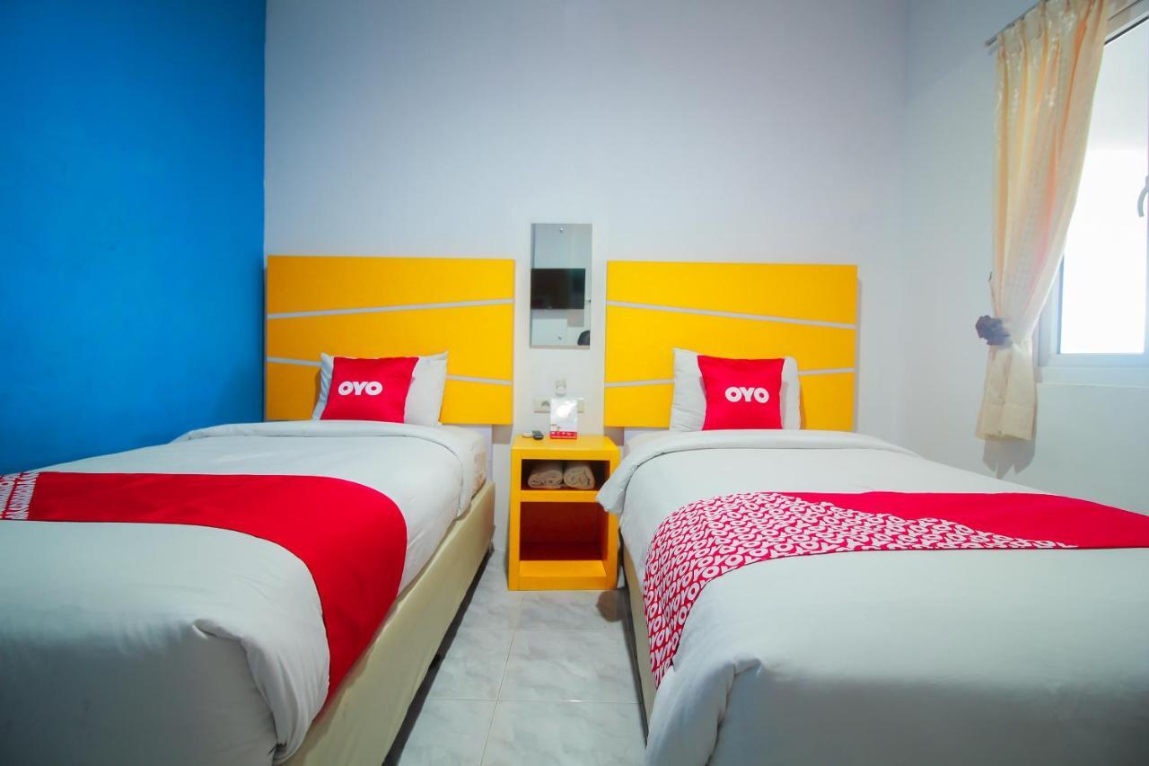 Oyo 1825 Marcopolo Homestay Пеканбару Экстерьер фото