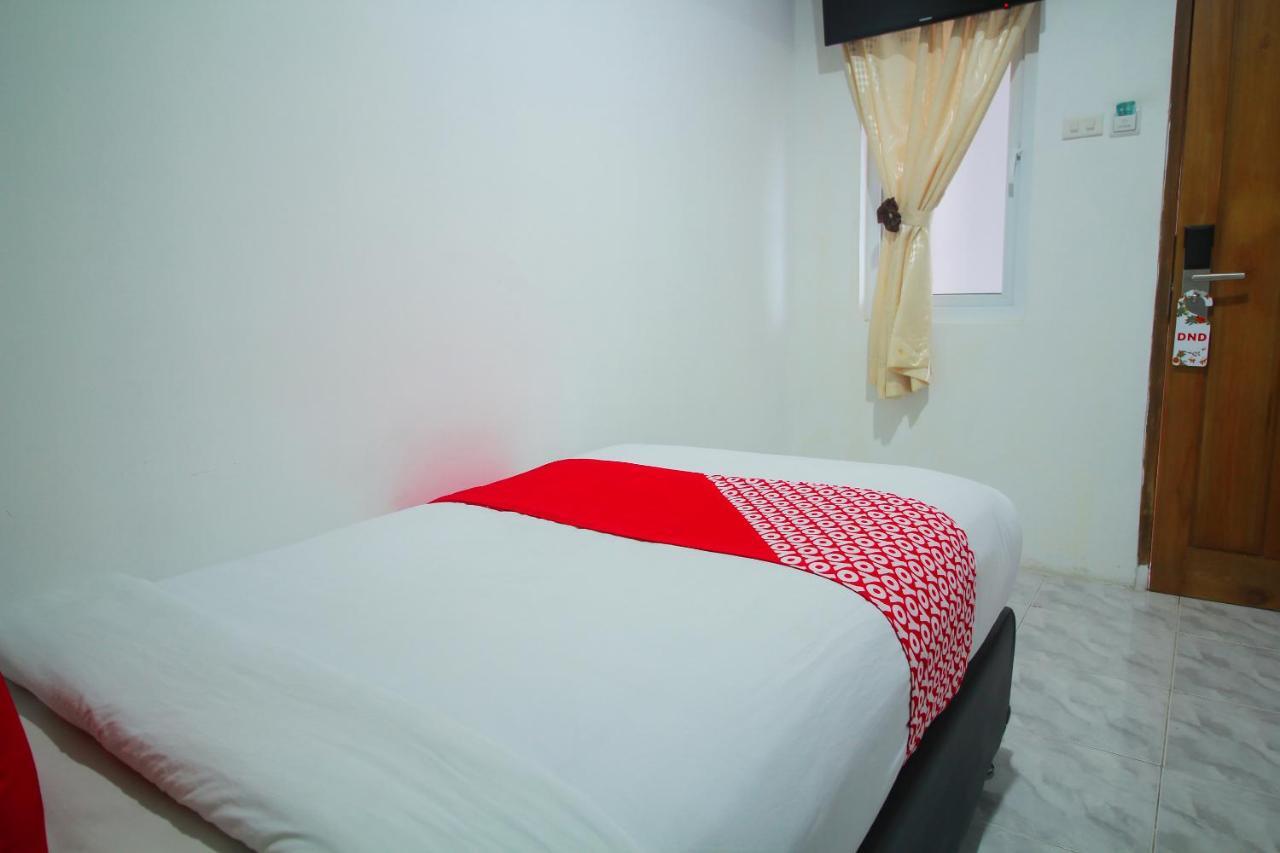 Oyo 1825 Marcopolo Homestay Пеканбару Экстерьер фото
