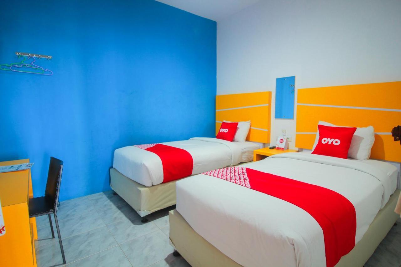 Oyo 1825 Marcopolo Homestay Пеканбару Экстерьер фото