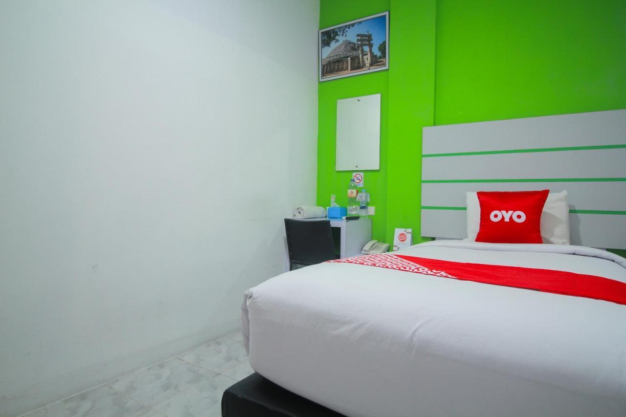 Oyo 1825 Marcopolo Homestay Пеканбару Экстерьер фото